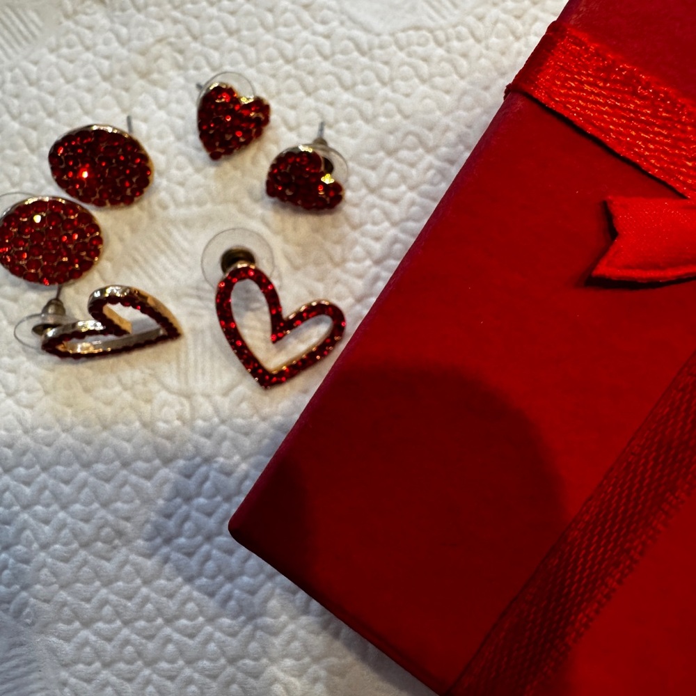 NIB 3prs VALENTINES Elegant Red Crystal Earrings Hearts BLING Shiny Sparkling - Picture 8 of 8